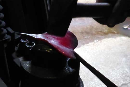 forged steel leaf shaping