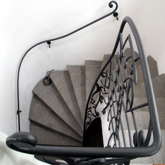 Curved stair railings made using musical notation