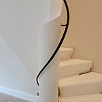 Flowing steel handrail for a sweepingly curved staircase