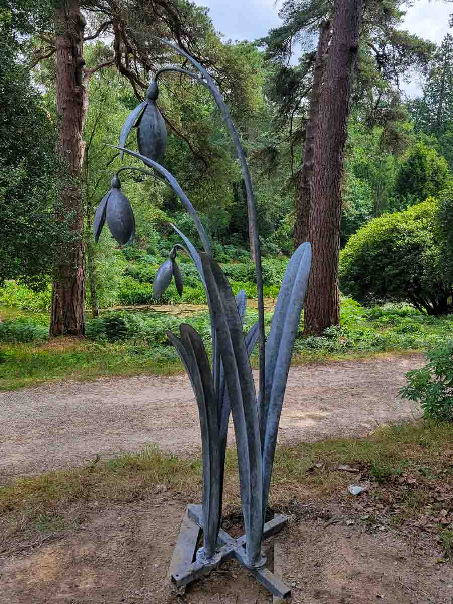 Showing how this large snowdrop sculpture is installed