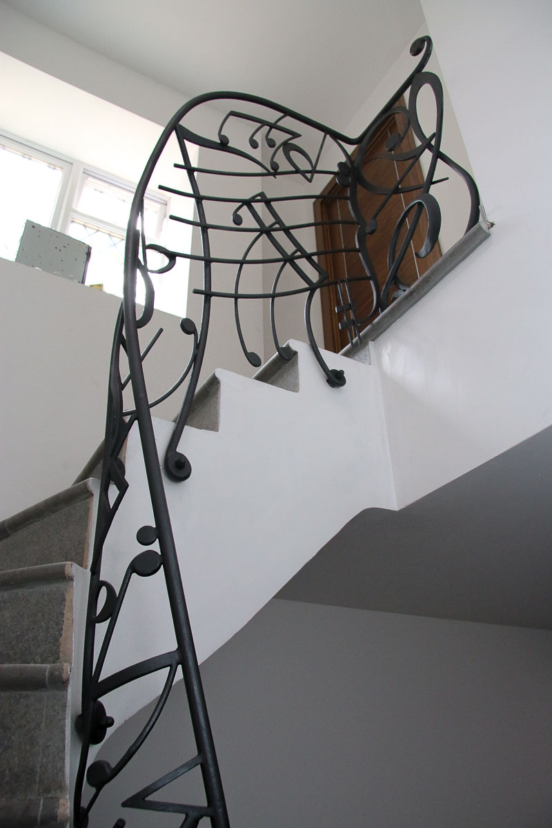 Stair railings inspired by music and musical notation