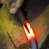 ￿ot punched hole slit chisel